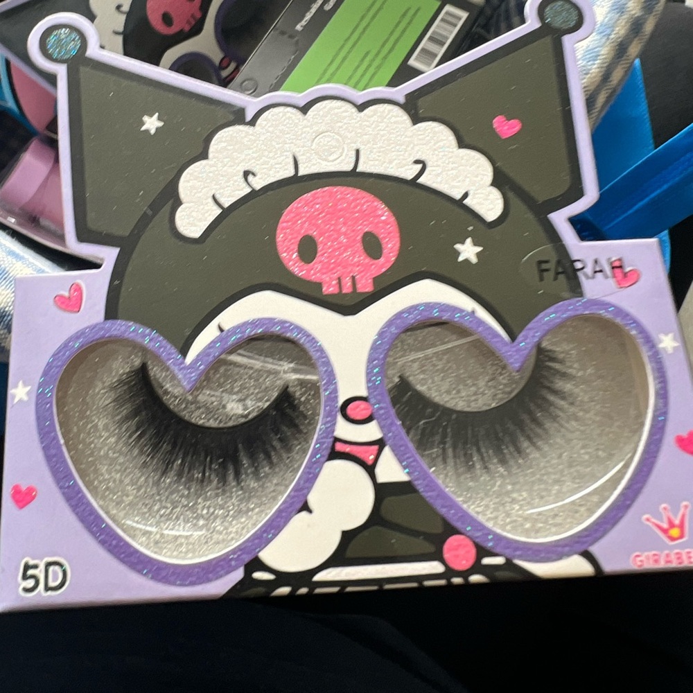 Lashes - Picture 3 of 10